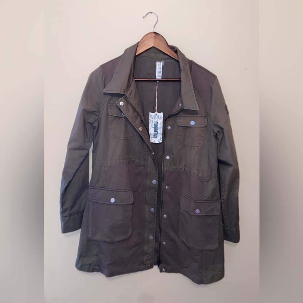 NWT Monoreno size small green jacket with patches